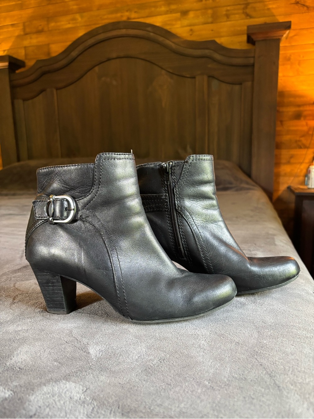 Clark’s Women’s Black Leather Heeled Bootie, Size 8 - Picture 2 of 7